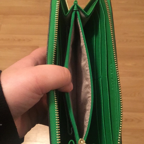 Michael Kors Wallet - Picture 6 of 6